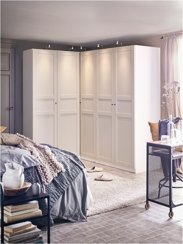 Eckschrank Schlafzimmer Ikea Schlafzimmer Mit Großzügigem Kleiderschrank Ikea Deutschland