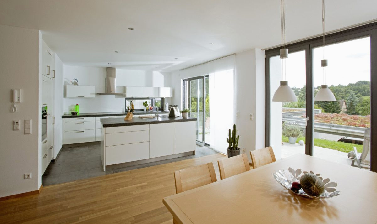 Offene Moderne Küche Fene Küche Modern Weiß Mit Kücheninsel Und Esstisch Holz