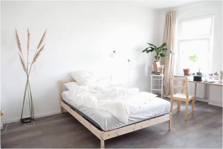 Schlafzimmer Einrichten Minimalistisch Schönes Helles Schlafzimmer Mit Großem Fenster