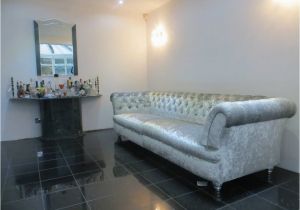 Chesterfield sofa Aus Stoff Chesterfield sofa Modell Elizabeth Samt Silber