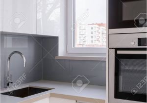 Graue Küche Mit Holzarbeitsplatte Fliesen Kuche Grau
