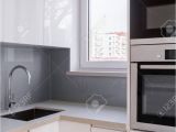 Graue Küche Mit Schwarzer Arbeitsplatte Fliesen Kuche Grau