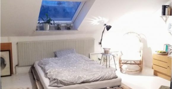 Schlafzimmer Dachschrage Qm Diy Palettenbett Für Einen Gemütlichen Schlafbereich Diy