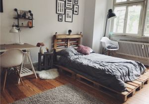 Schlafzimmer Einrichten Inspiration In Sem Wg Zimmer ist Das Selbstgebaute Palettenbett